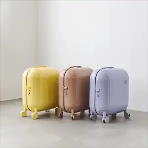 マシュマロのような質感と光沢が可愛らしいARTRIPSマシュマロスタイル機内持ち込みスーツケース。