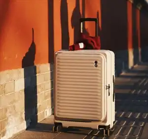 フロントオープン機能付きでPC取り出しもスムーズなスーツケース ECHOLAC CELESTRA セレストラ Mサイズ